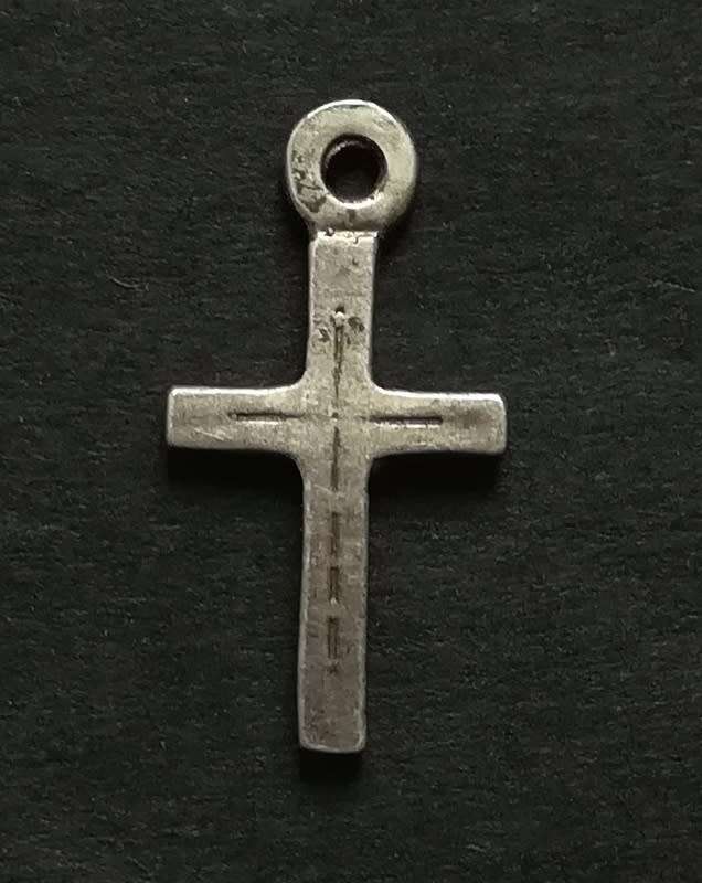 STERLING SILVER CHARM - CROSS 8 X 15MM 0.6GRAMS