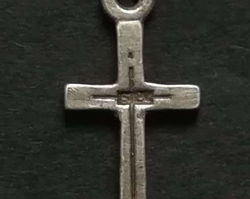 STERLING SILVER CHARM - CROSS 8 X 15MM 0.6GRAMS