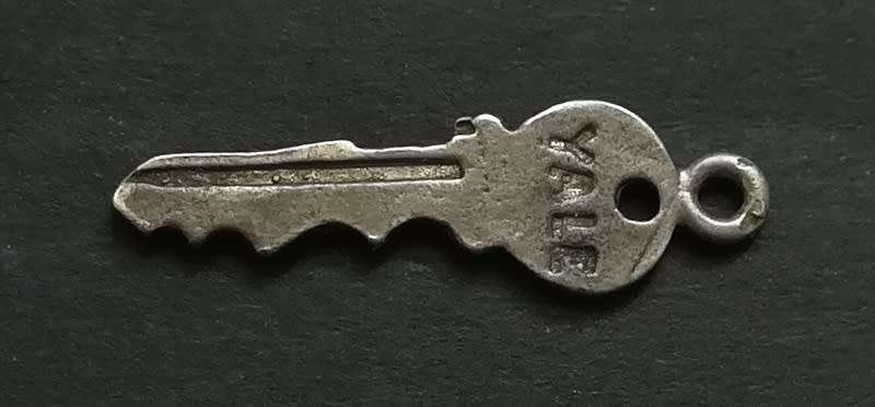 STERLING SILVER CHARM - YALE KEY 8 X 25MM 1.4 GRAMS
