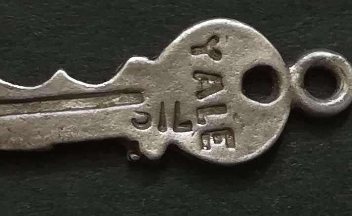 STERLING SILVER CHARM - YALE KEY 8 X 25MM 1.4 GRAMS