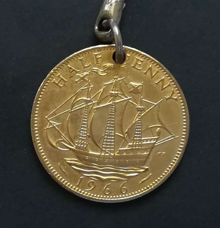 GREAT BRITAIN 1966 HALF PENNY KEY RING - GOLD PLATED