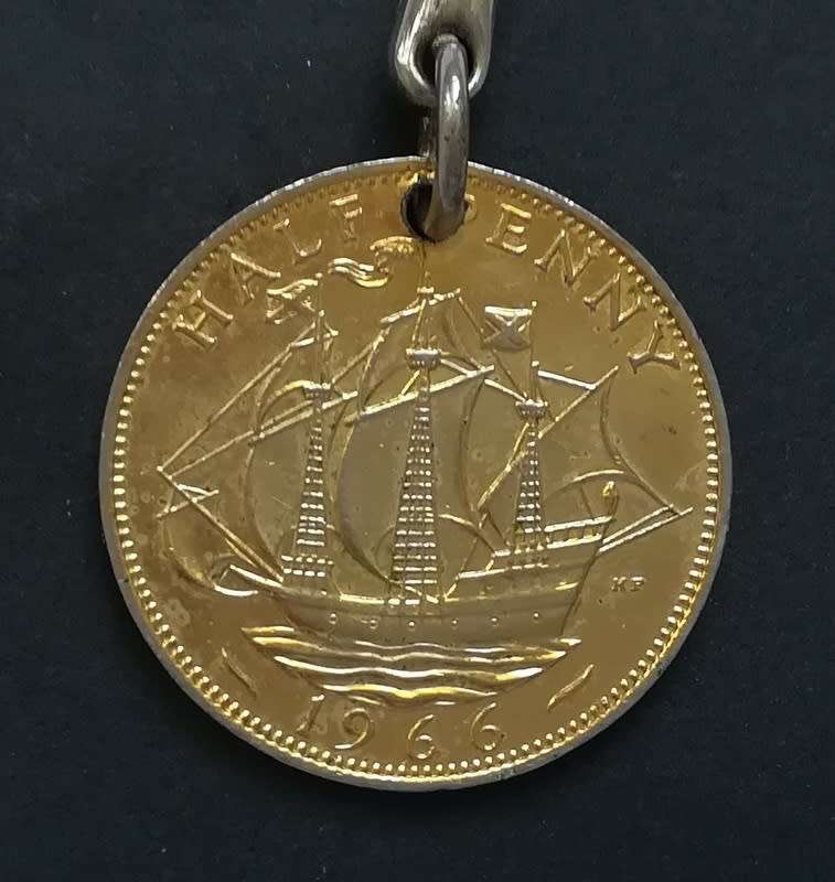 GREAT BRITAIN 1966 HALF PENNY KEY RING - GOLD PLATED