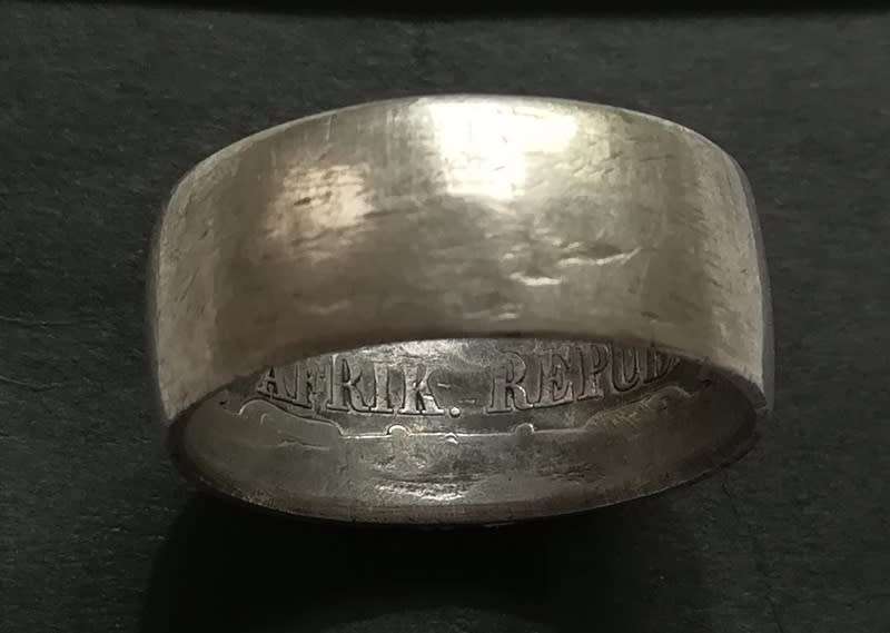 1896 TRENCH CART 2 SHILLINGS RING SIZE3 S