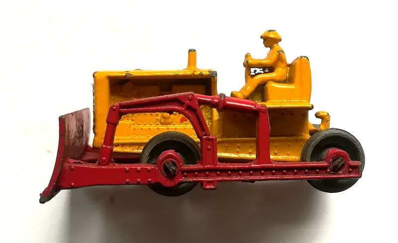 LESNEY MATCHBOX CATERPILLAR