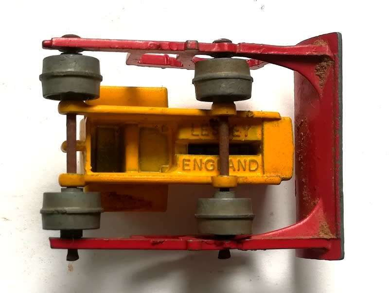 LESNEY MATCHBOX CATERPILLAR