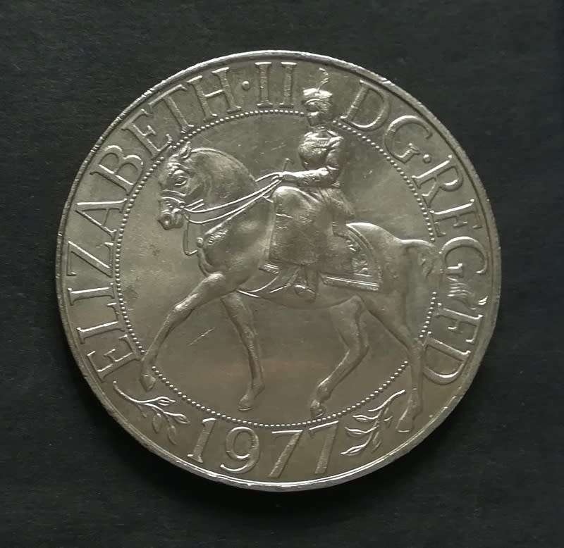 GREAT BRITAIN 1977 CROWN