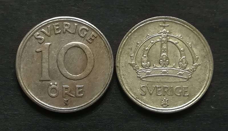 SWEDEN SILVER 1947 + 1950 10 ORE (2 COINS)