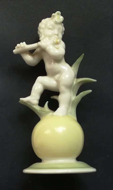 HUTSCHENREUTER GERMANY FIGURE ON BALL PLAYING FLUTE 95X40MM