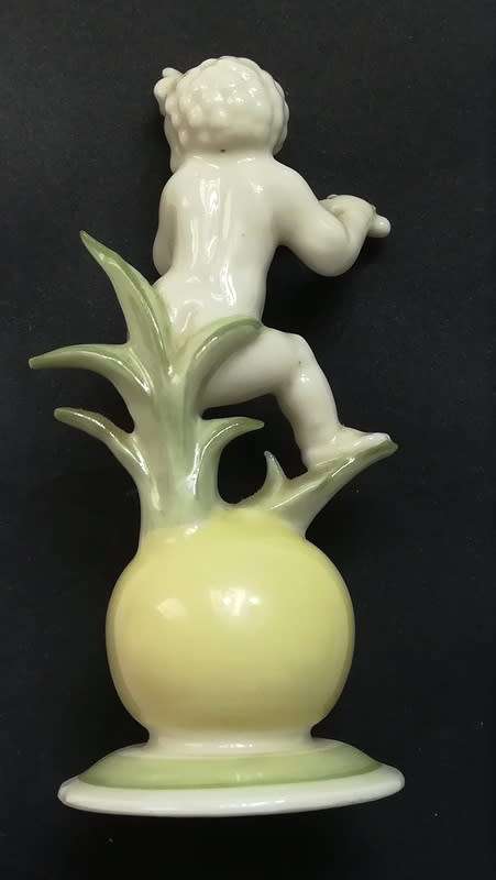HUTSCHENREUTER GERMANY FIGURE ON BALL PLAYING FLUTE 95X40MM