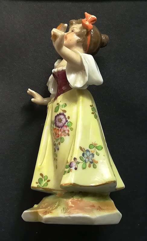 MEISSEN GERMANY 20TH CENTURY FIGURE OF A LADY 95X35MM