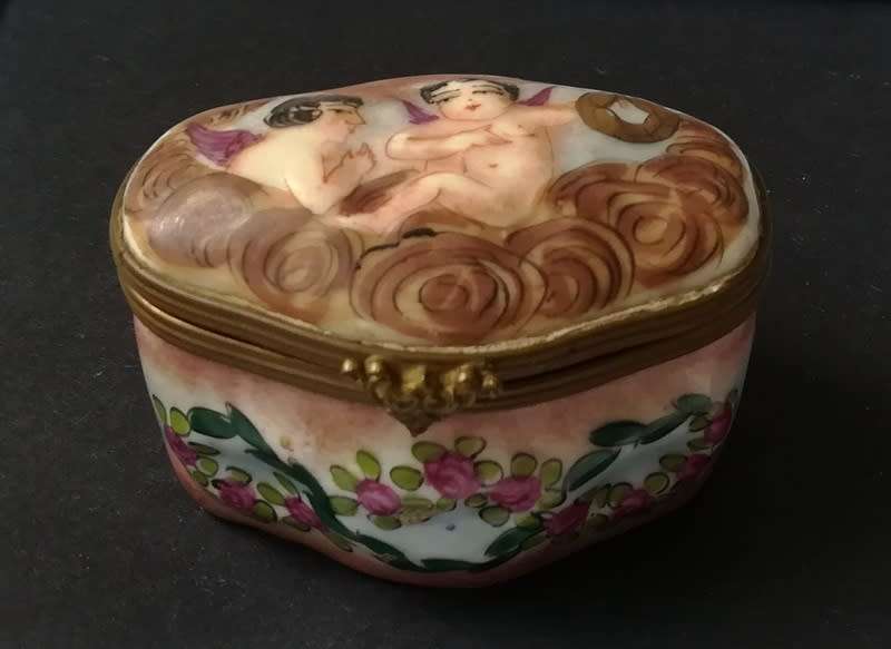 CAPIDIMONTE ITALY HANDPAINTED PILLBOX 60X45X35MM