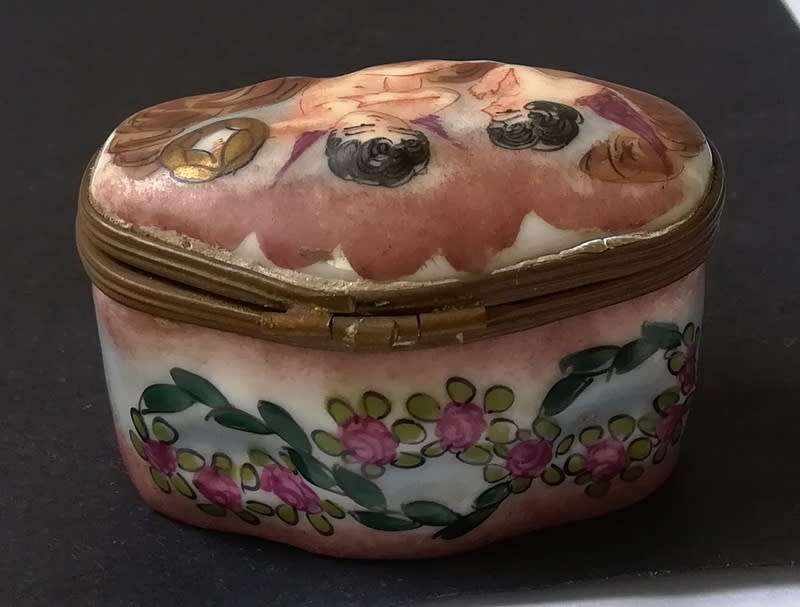CAPIDIMONTE ITALY HANDPAINTED PILLBOX 60X45X35MM