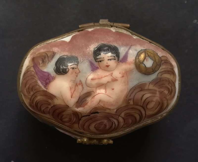 CAPIDIMONTE ITALY HANDPAINTED PILLBOX 60X45X35MM
