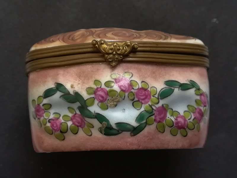 CAPIDIMONTE ITALY HANDPAINTED PILLBOX 60X45X35MM
