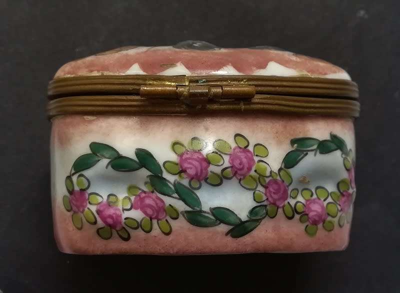 CAPIDIMONTE ITALY HANDPAINTED PILLBOX 60X45X35MM