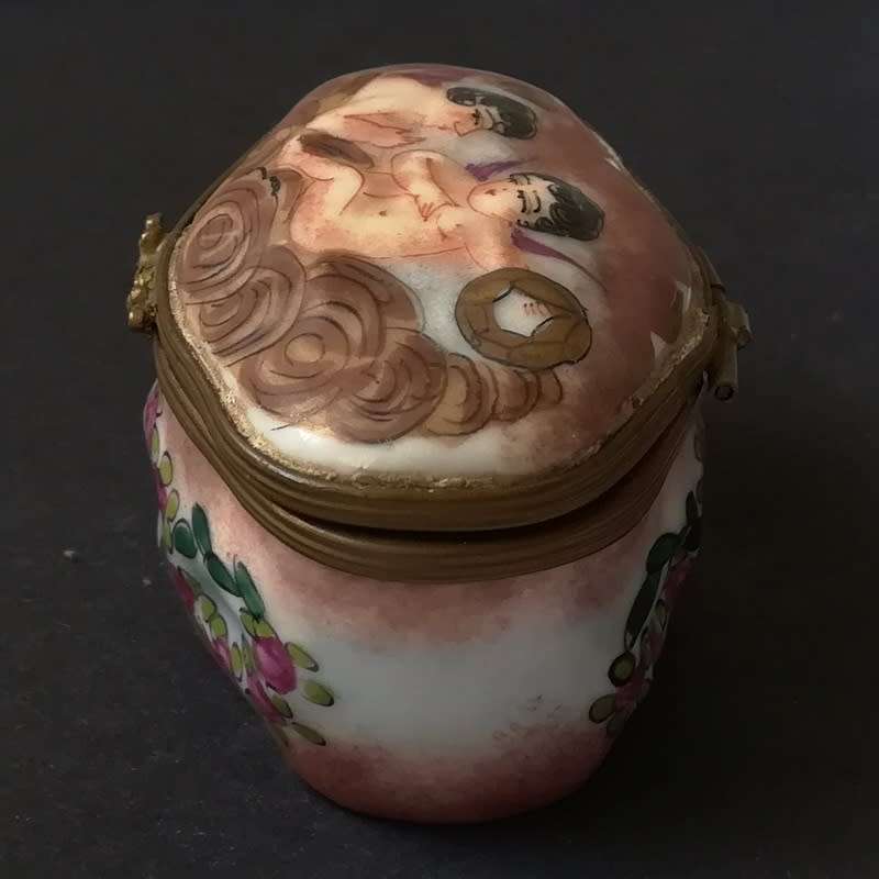 CAPIDIMONTE ITALY HANDPAINTED PILLBOX 60X45X35MM
