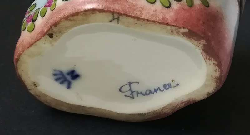 CAPIDIMONTE ITALY HANDPAINTED PILLBOX 60X45X35MM