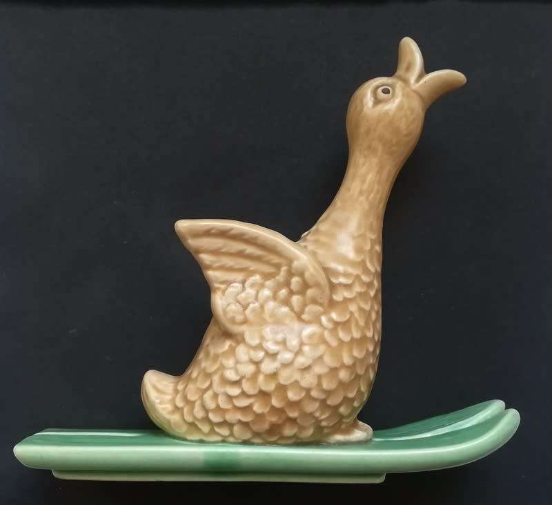 **RARE**SYLVAC SKIING DUCK 1680 N0 CHIPS, CRACKS OR RESTORATION 135X125X40MM