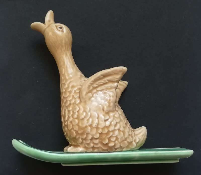 **RARE**SYLVAC SKIING DUCK 1680 N0 CHIPS, CRACKS OR RESTORATION 135X125X40MM