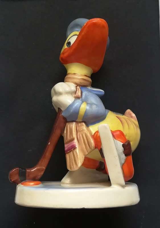 GOEBEL DISNEY SERIES DONALD DUCK *HOCKEY* DIS123 *SMALL NIK TO RIM* 110X70MM