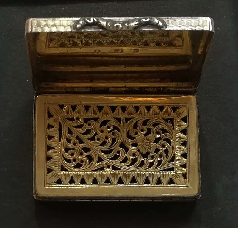 GEORGIAN SILVER BIRMINGHAM 1825 VINAIGRETTE 26X37MM 19.5G