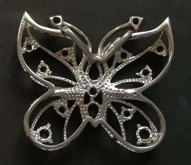 STERLING SILVER AND GARNETS PENDANT 30X35MM 11.3 GRAMS