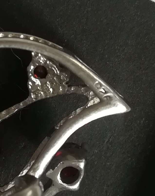 STERLING SILVER AND GARNETS PENDANT 30X35MM 11.3 GRAMS