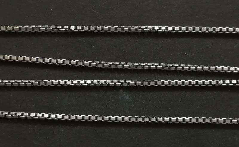 STERLING SILVER CHAIN 430MM 3.6 GRAMS