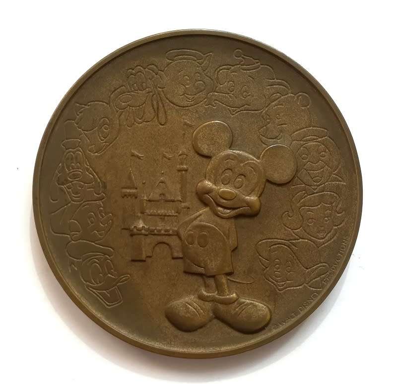 LARGE  VINTAGE WALT DISNEY 1901-1966 MICHEY MOUSE 1969 *RARE* 75MM