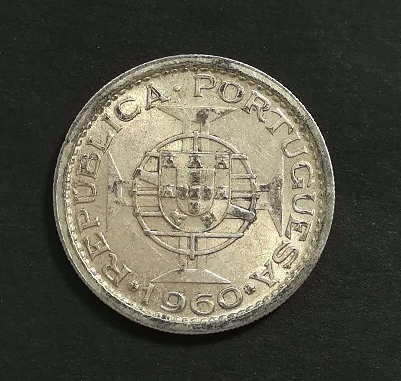 MOZAMBIQUE 1960 SILVER 5 ESCUDOS