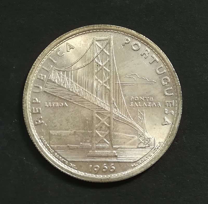 PORTUGAL 1966 SILVER 20 ESCUDOS **EXCELLENT**