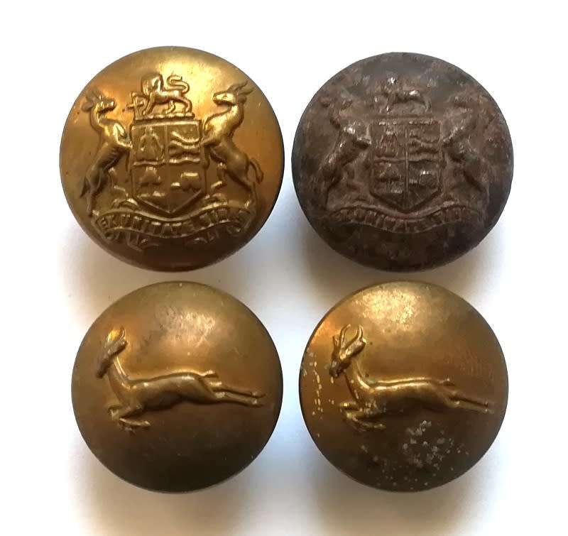 SADF MIXED LOT BADGES AND BUTTONS (19 ITEMS)