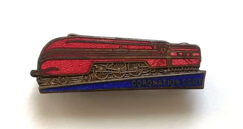 CORONATION SCOTT PIN - SCOTLAND TRAIN HW MILLER ENAMEL PIN 12X36MM