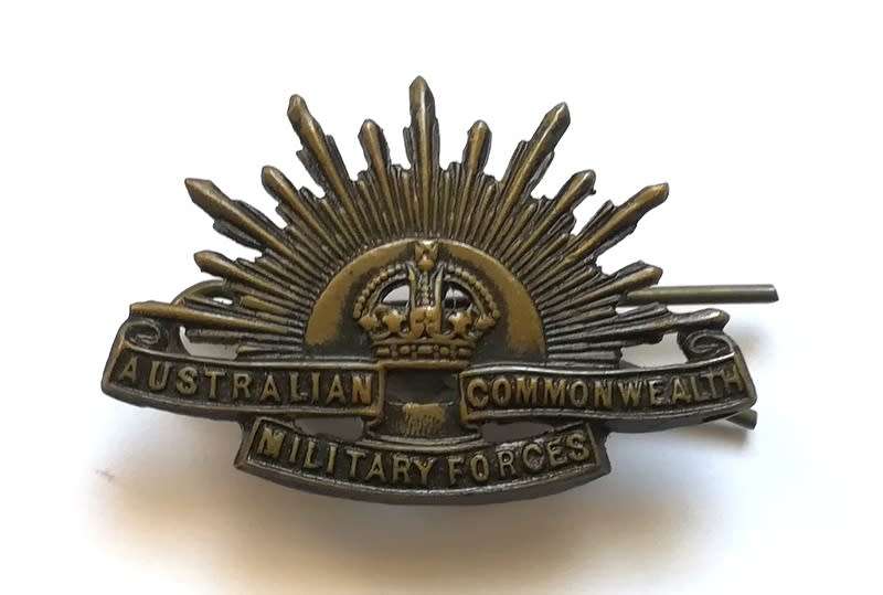 AUSTRALIA COMMONWEALTH MILITARY FORCES BADGE 25X40MM