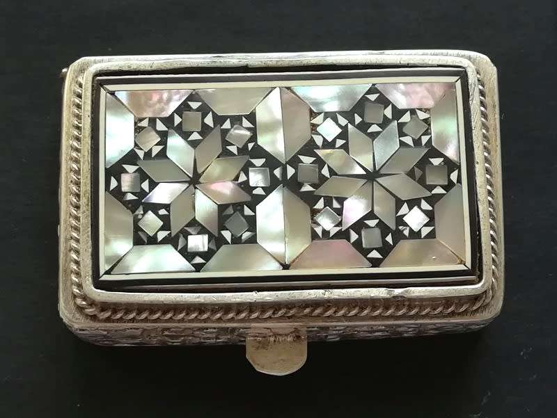 EGYPTIAN SILVER AND MOTHER OF PEARL - PILL BOX 35.8GRAMS 14X28X40MM