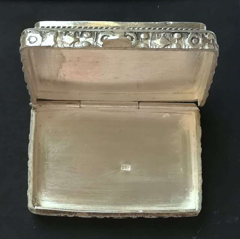 EGYPTIAN SILVER AND MOTHER OF PEARL - PILL BOX 35.8GRAMS 14X28X40MM