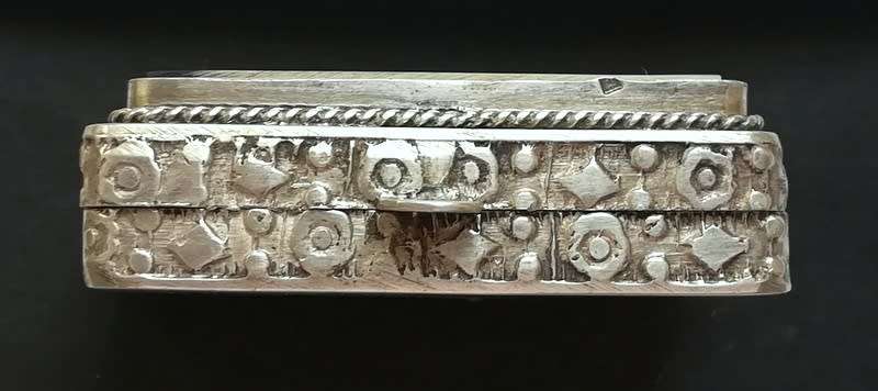 EGYPTIAN SILVER AND MOTHER OF PEARL - PILL BOX 35.8GRAMS 14X28X40MM