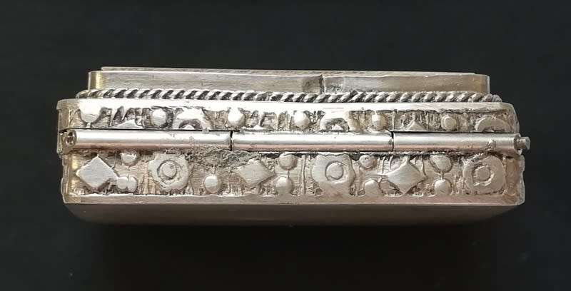 EGYPTIAN SILVER AND MOTHER OF PEARL - PILL BOX 35.8GRAMS 14X28X40MM