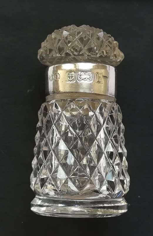 STERLING SILVER AND CRYSTAL BIRMINGHAM 1901 PERFUME BOTTLE WALKER AND HALL 25X45MM