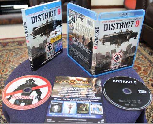District 9 Blu-ray (featuring inside cover artwork and slipcover) [USA Import]