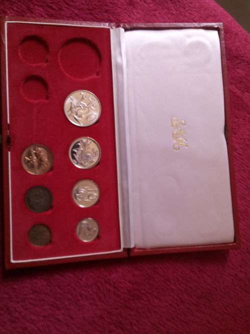 1975 short proof set in sa mint box no R1