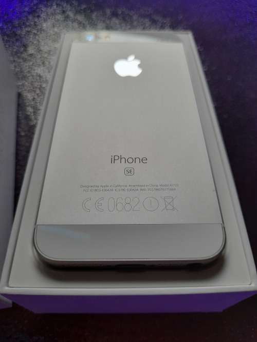 iPhone SE Silver 1st gen 16GB