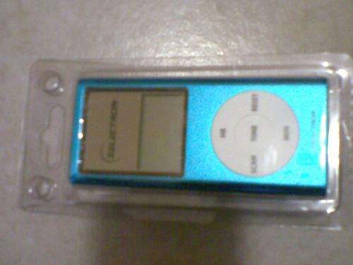 """MINI FM RADIO & CLOCK-BATTERY + EARPHONES INCLUDED"""