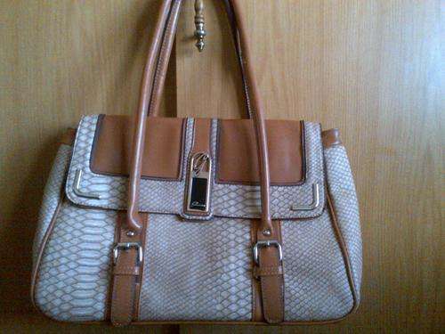 GR8 SPECIAL<<<< STUNNING  GUESS HANDBAG >>>>
