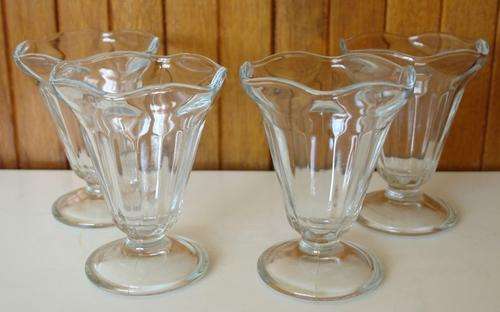 Set of 4 Vintage tulip ice cream sundae glasses