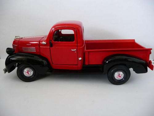 1941 Plymouth Truck Die Cast Replica Scale 1:24 - MotorMax - Mint Condition - In Original Box