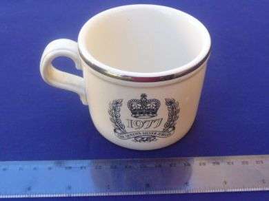 1977 Queen Silver Jubilee coffee cup - Small chip on bottom @@@ Crazy R1 Start