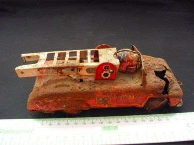 Tin Fire Engine - Rusted - To repair @@@ Crazy R1 Start