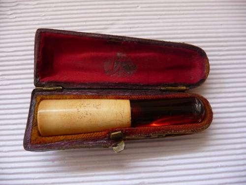 Amber and Ivory Cigarette Holder in Small Viollin Case