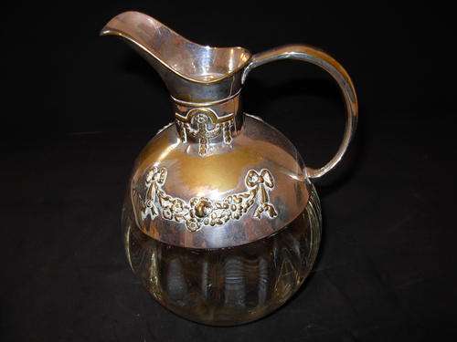 Silverplate and glass jug ( Height 18.5 cm )